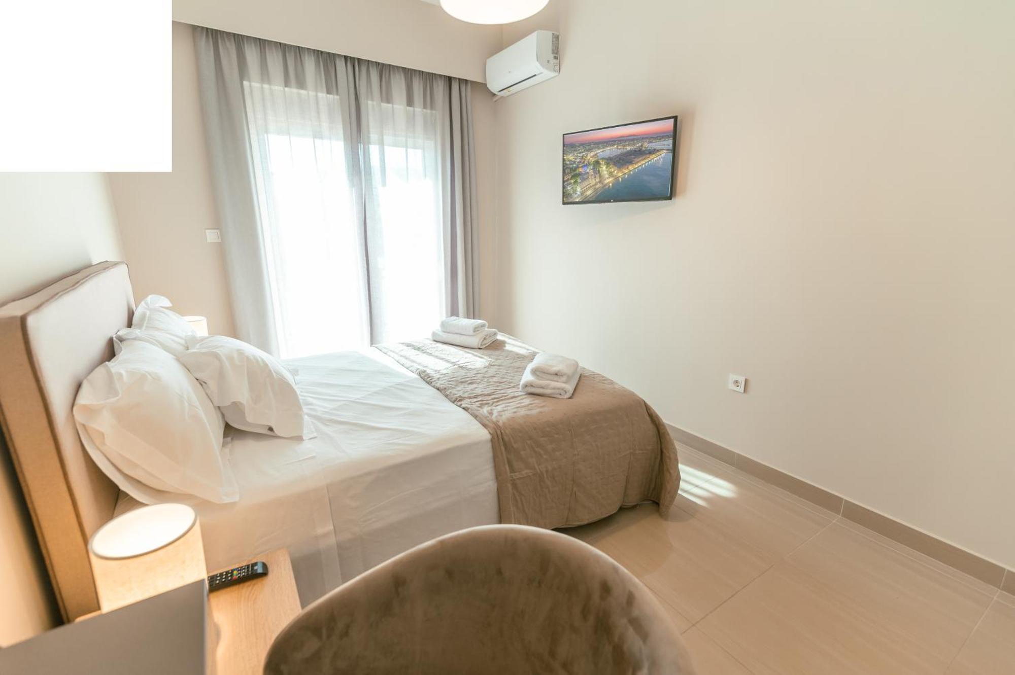 Brand New Elegant Suite Platanion Exterior photo